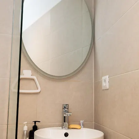 New Bazaar بيت ضيافة تيرانا