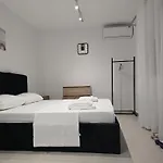 Πανσιόν New Bazaar 3*