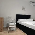 New Bazaar Πανσιόν