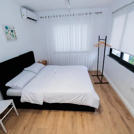 Pensionat New Bazaar 3*